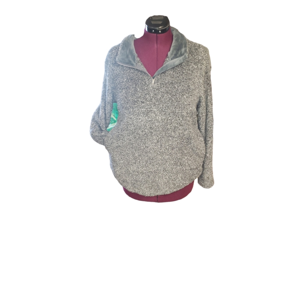 Small gray pullover. NWT. Winter (sku306)